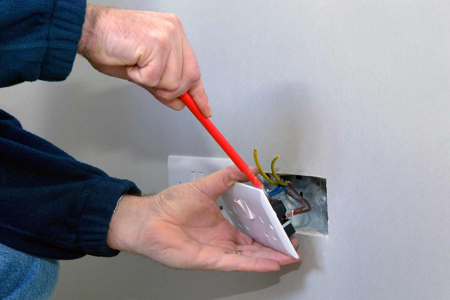 Our electricians can install plug sockets for domestic and commercial proeprties in New Cross and the local area. 